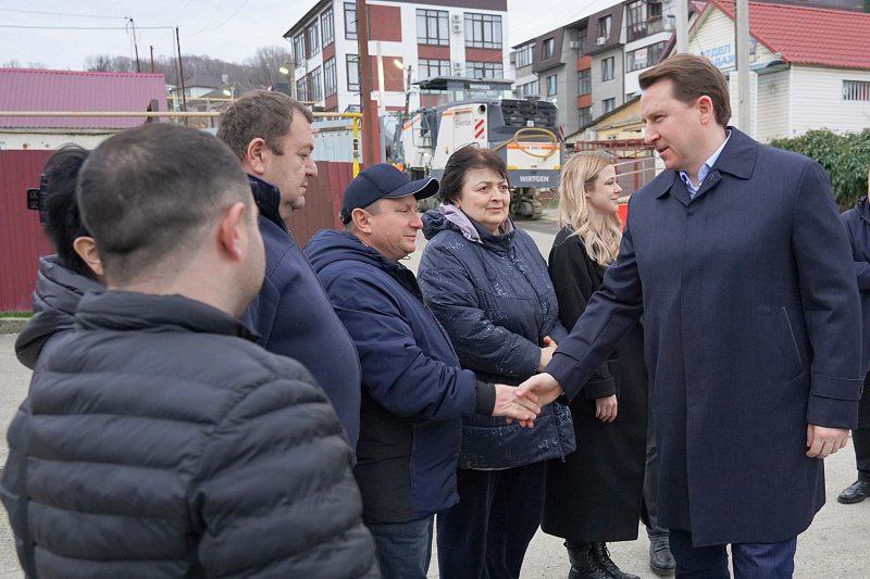 В Год транспорта и дорог в Адлерском районе Сочи по нацпроекту БКД отремонтируют 17 улицРаботы уже начались на улице Миндальн...