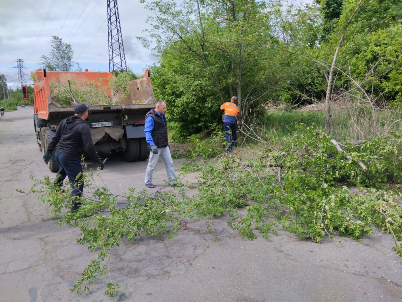 Дорожники Башкортостана приступили к ремонту дорог в Красном Луче Луганской Народной Республики (ЛНР).Подрядчики выполняют по...