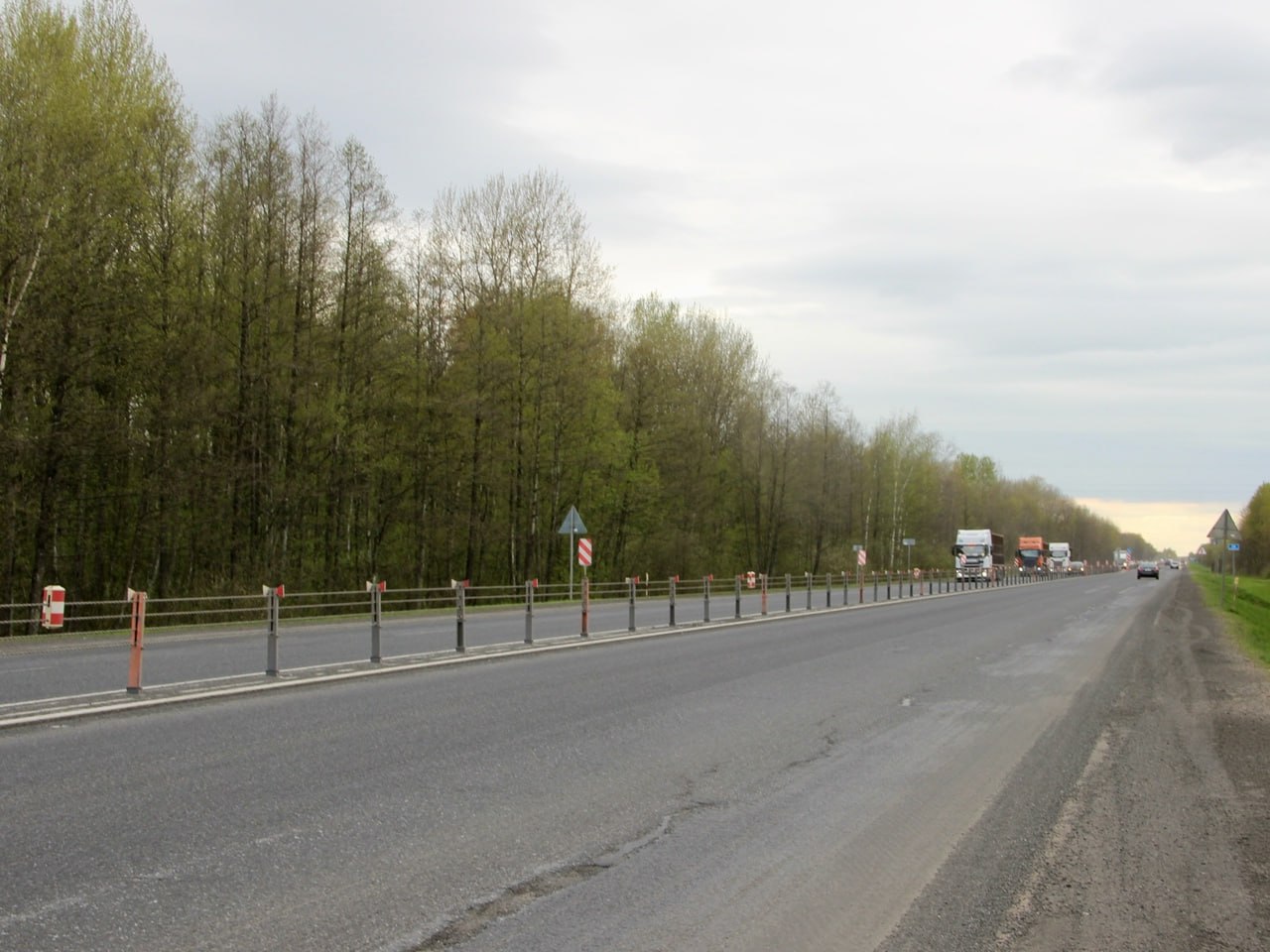 На подъезде к Великому Новгороду обновят дорожное покрытиеДорожная техника работает на участке федеральной трассы М-10 «Росси...