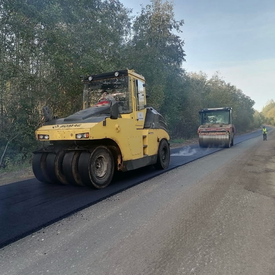 В Мошенском округе продолжается ремонт региональных дорогСейчас техника работает на дороге, соединяющей федеральную трассу А-...