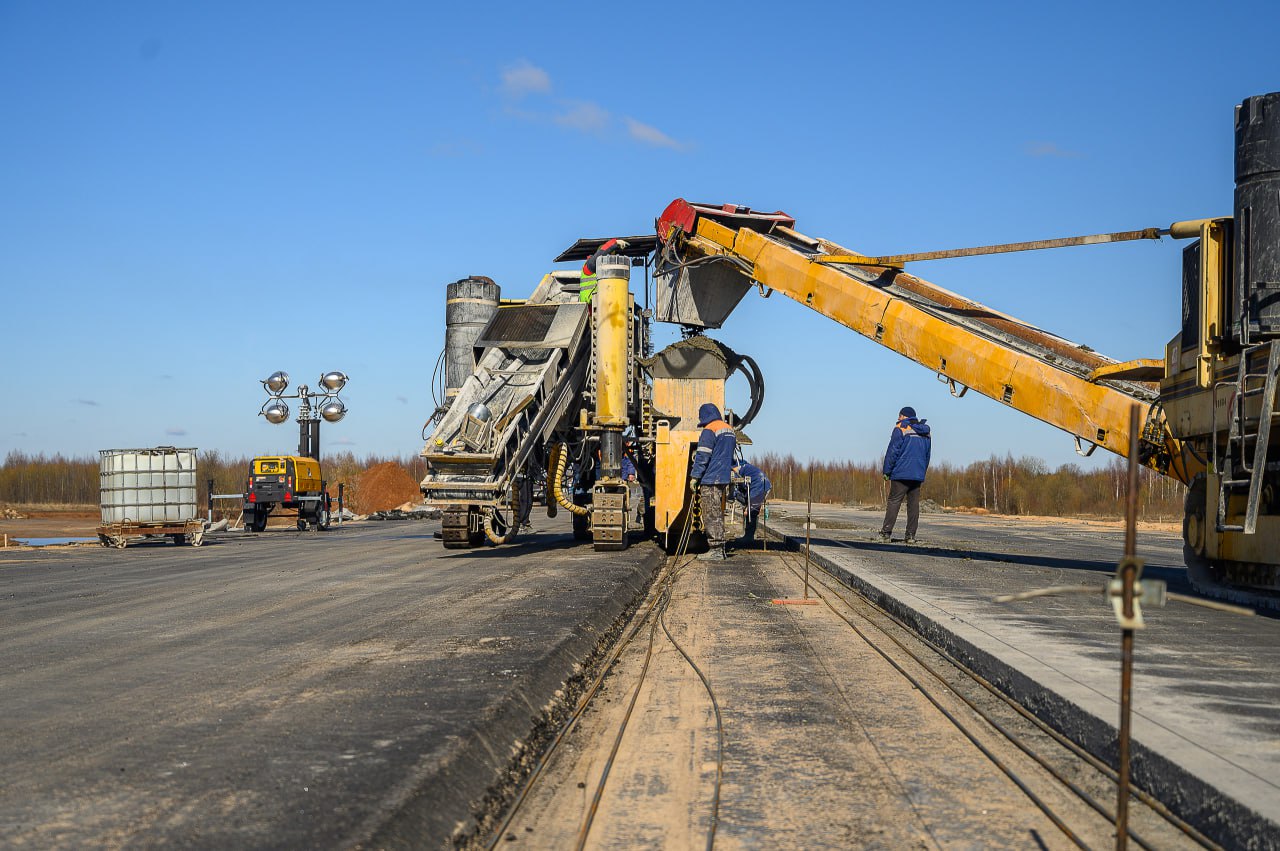 Более 850 тысяч тонн асфальтобетона предстоит уложить дорожникам в этом году на строительстве обхода Твери. Подрядчики полнос...