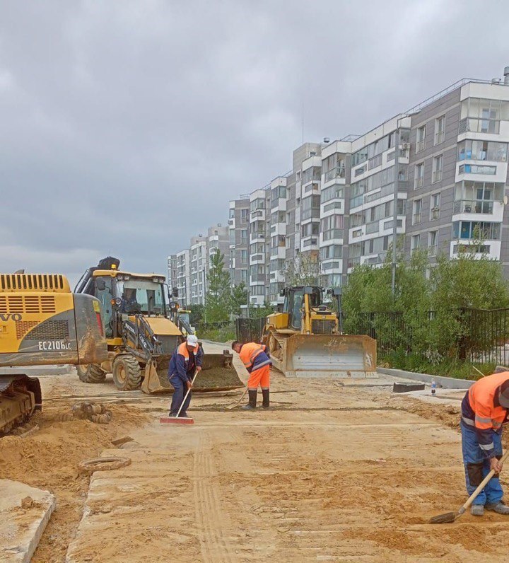 В рамках строительства Северного обхода Лобни продолжается строительство одноуровневой кольцевой развязки на Рогачевском шосс...