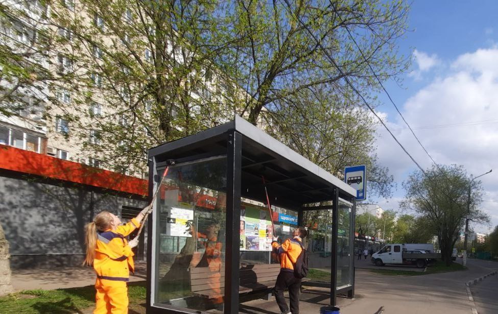 В рамках весенне-летнего содержания дорожные службы городского округа Люберцы выполняют ямочный ремонт, механизированную очис...