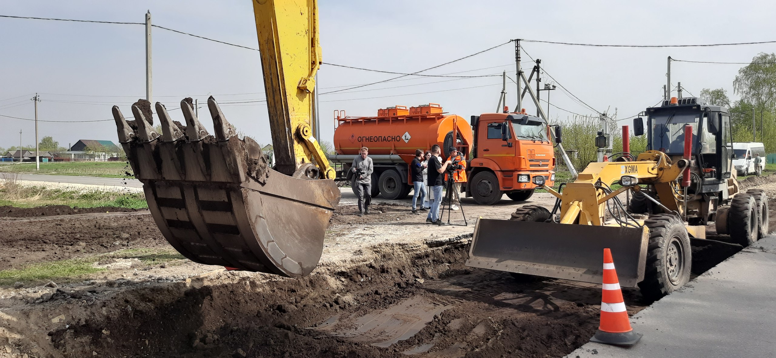 В Добровском районе с прошлого года идет капитальный ремонт 8-километрового участка дороги Липецк – Борисовка, начиная от при...