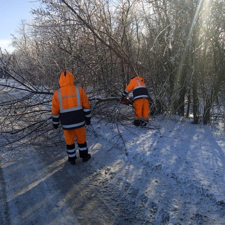 Донские дорожники в настоящее время кроме работ по зимнему содержанию, таких как очистка асфальтобетонного покрытия, обочин и...