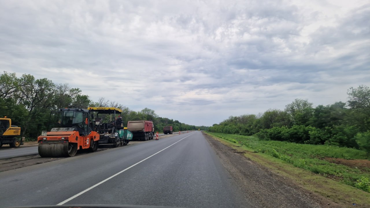 Дорожники приступили к установке знаков и нанесению разметки на трассе от Луганска до границы с Антрацитовским райономНа 27 к...