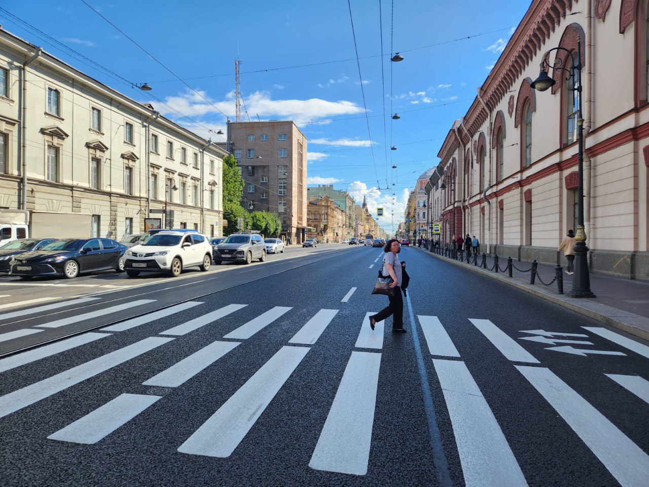 На одной из важнейших транспортных артерий города - Литейном проспекте полностью завершены ремонтные работы.На участке от Нев...