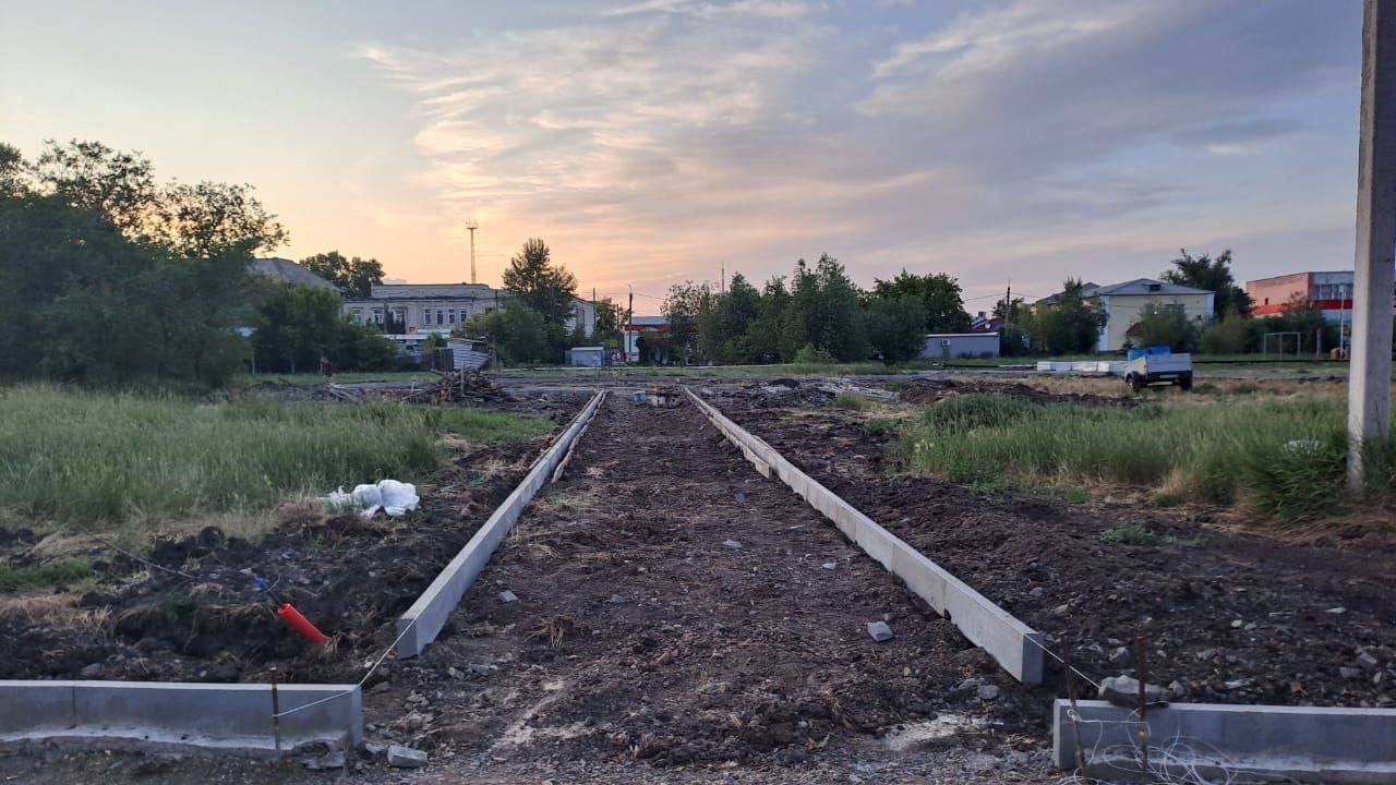 В сентябре в Макушино должно завершиться благоустройство городского сада. Здесь появится сцена для уличного творчества, ротон...