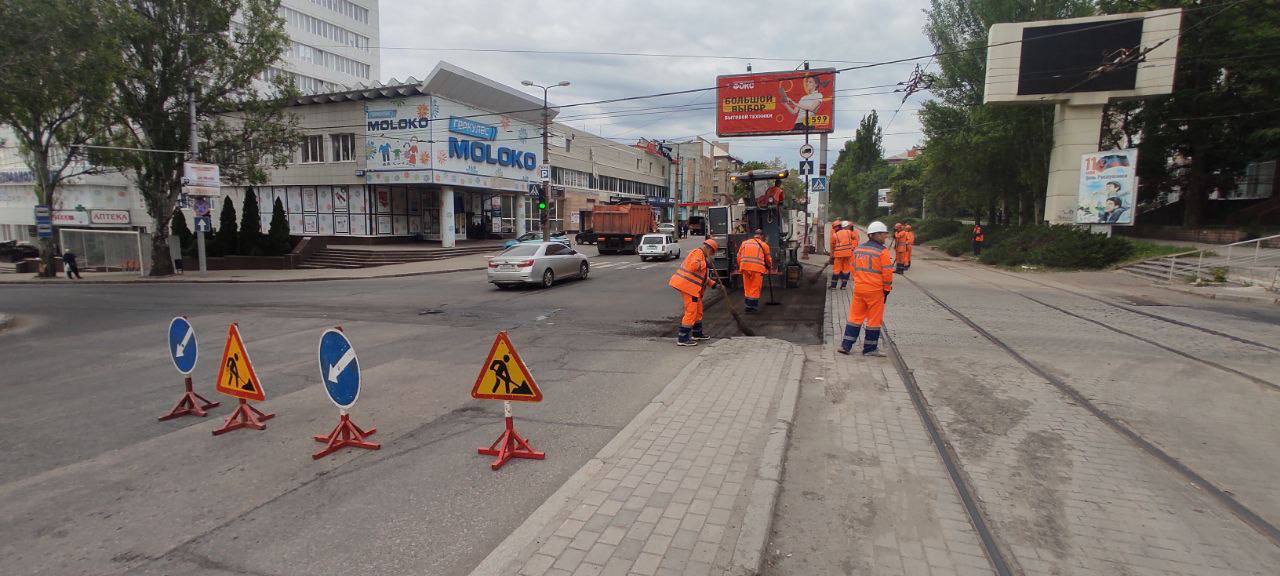 продолжаем текущий ремонт дорожного покрытия по проспектам Мира и Ватутина в Ворошиловском районе продолжаем текущий ремонт д...