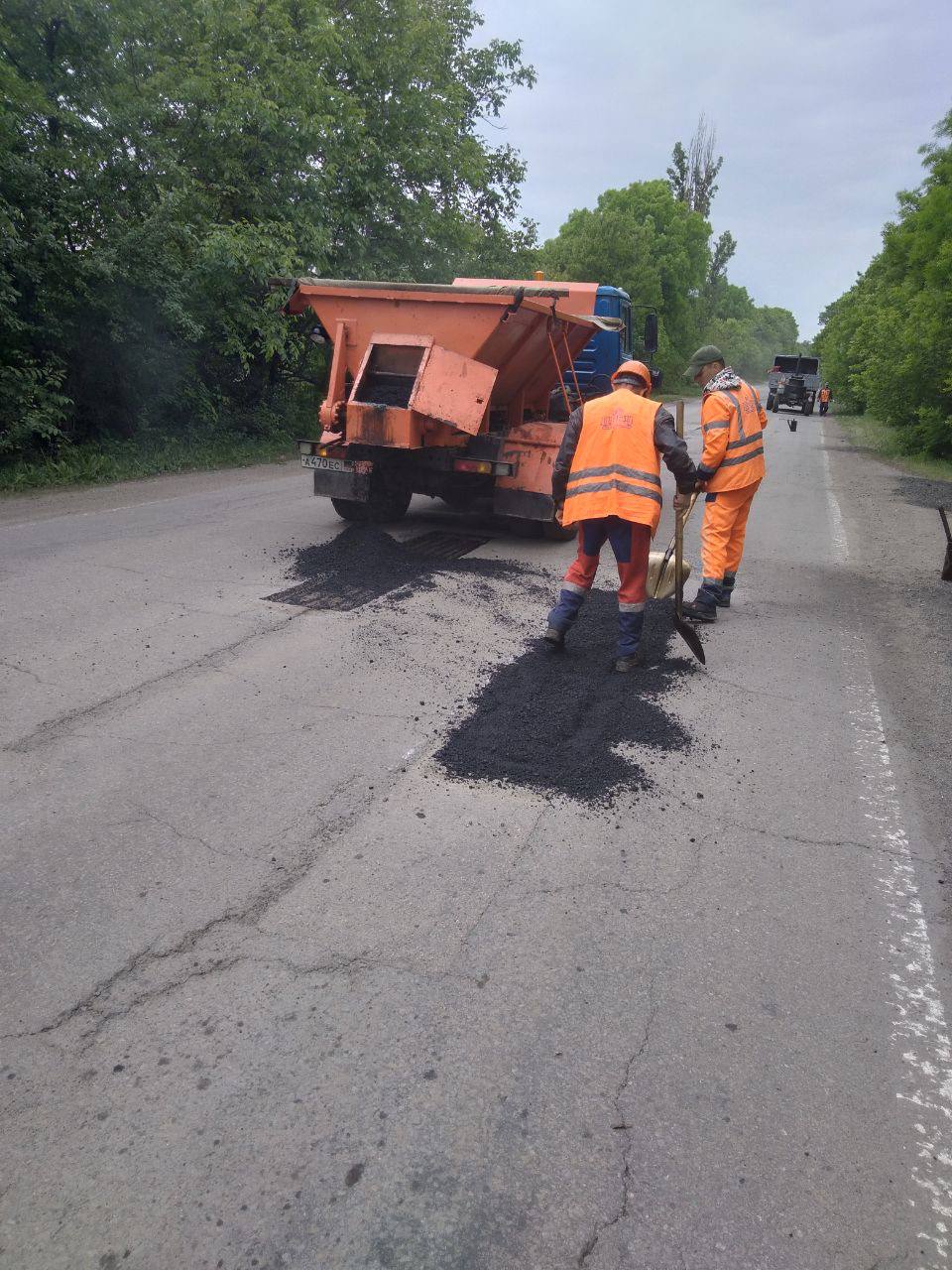 продолжаем текущий ремонт дорожного покрытия по проспектам Мира и Ватутина в Ворошиловском районе продолжаем текущий ремонт д...