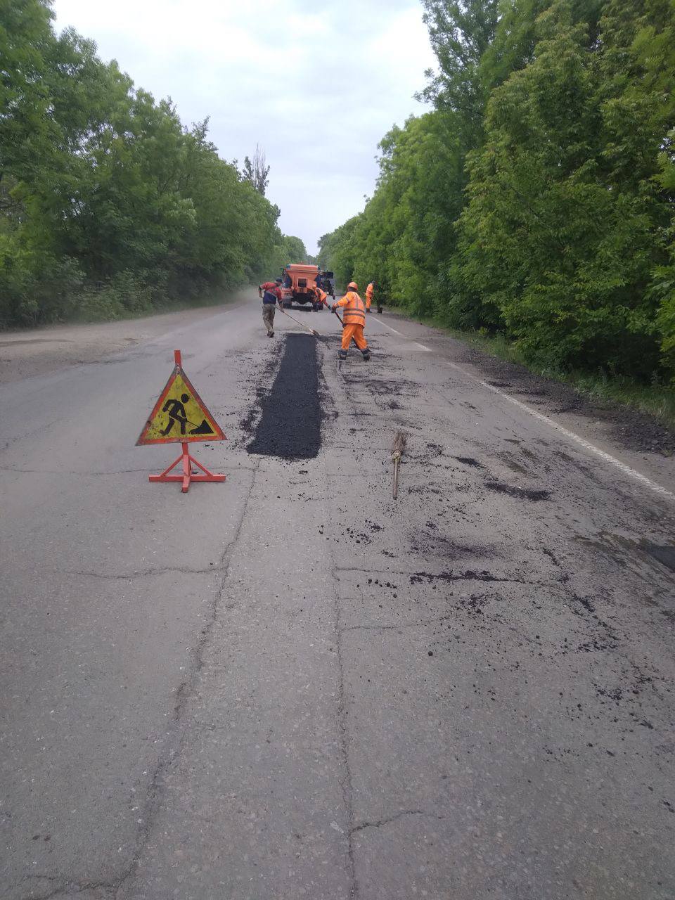 продолжаем текущий ремонт дорожного покрытия по проспектам Мира и Ватутина в Ворошиловском районе продолжаем текущий ремонт д...