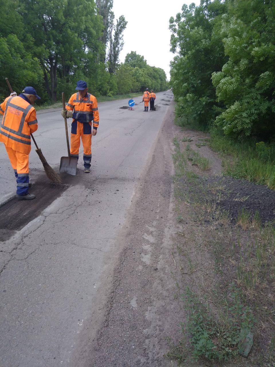 продолжаем текущий ремонт дорожного покрытия по проспектам Мира и Ватутина в Ворошиловском районе продолжаем текущий ремонт д...