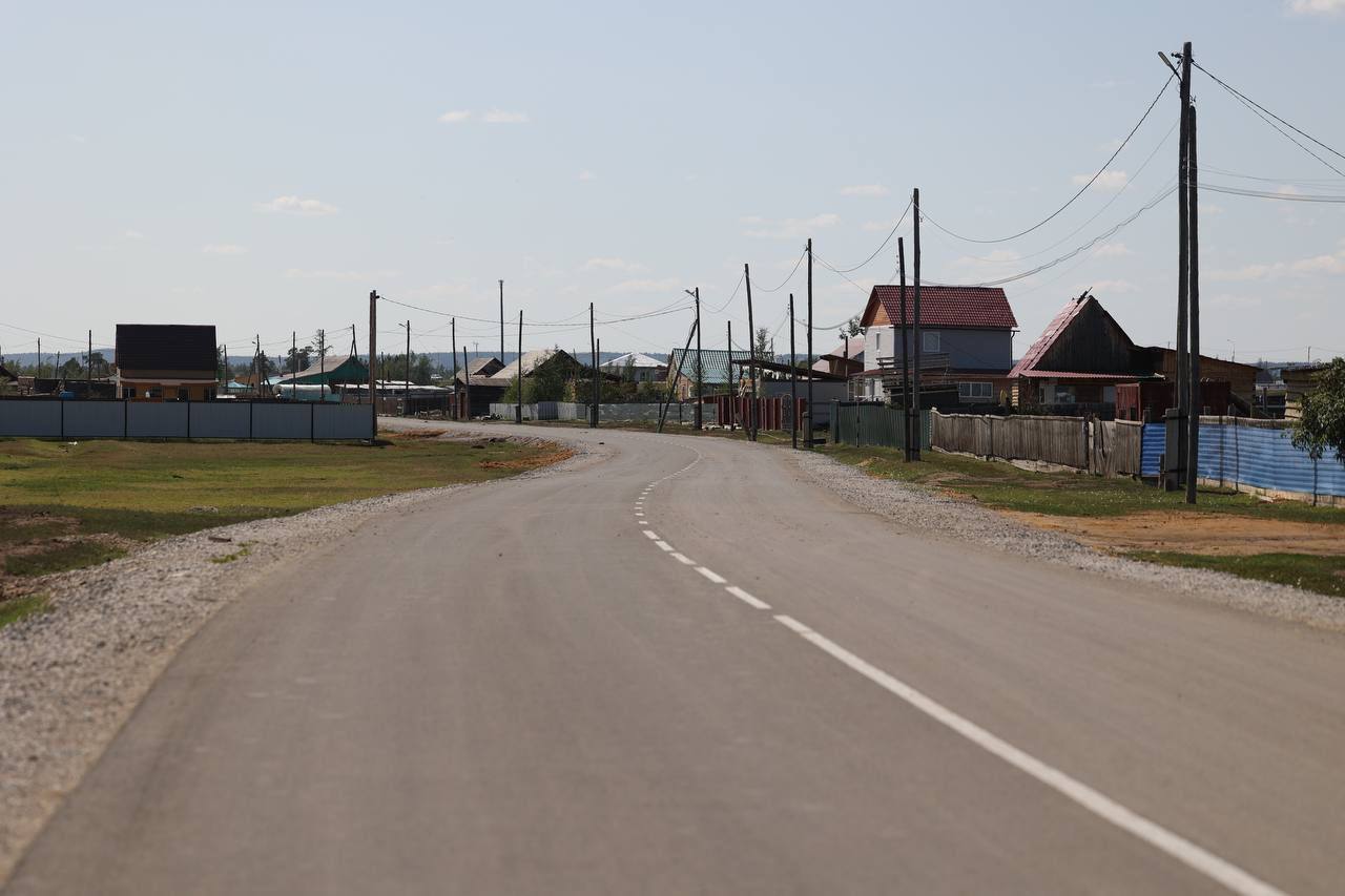 Ремонт и реконструкция дорог в пригородах города Якутска должен вестись такими же активными темпами, как и в самом городе. Сл...