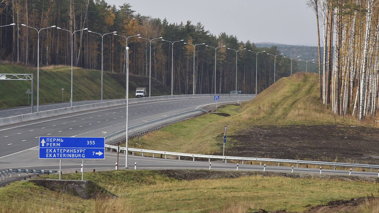 Автомагистраль М-12 переименуют и продлят до Тюмени Строящаяся автотрасса М-12 будет продлена до Тюмени и переименована в М-1...