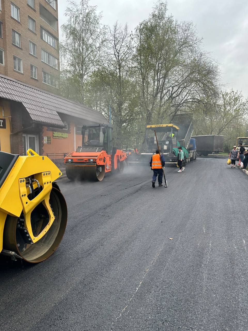 В поселке Красково городского округа Люберцы завершили укладку нового покрытия на улице Школьная. В ходе ремонта заменили пок...