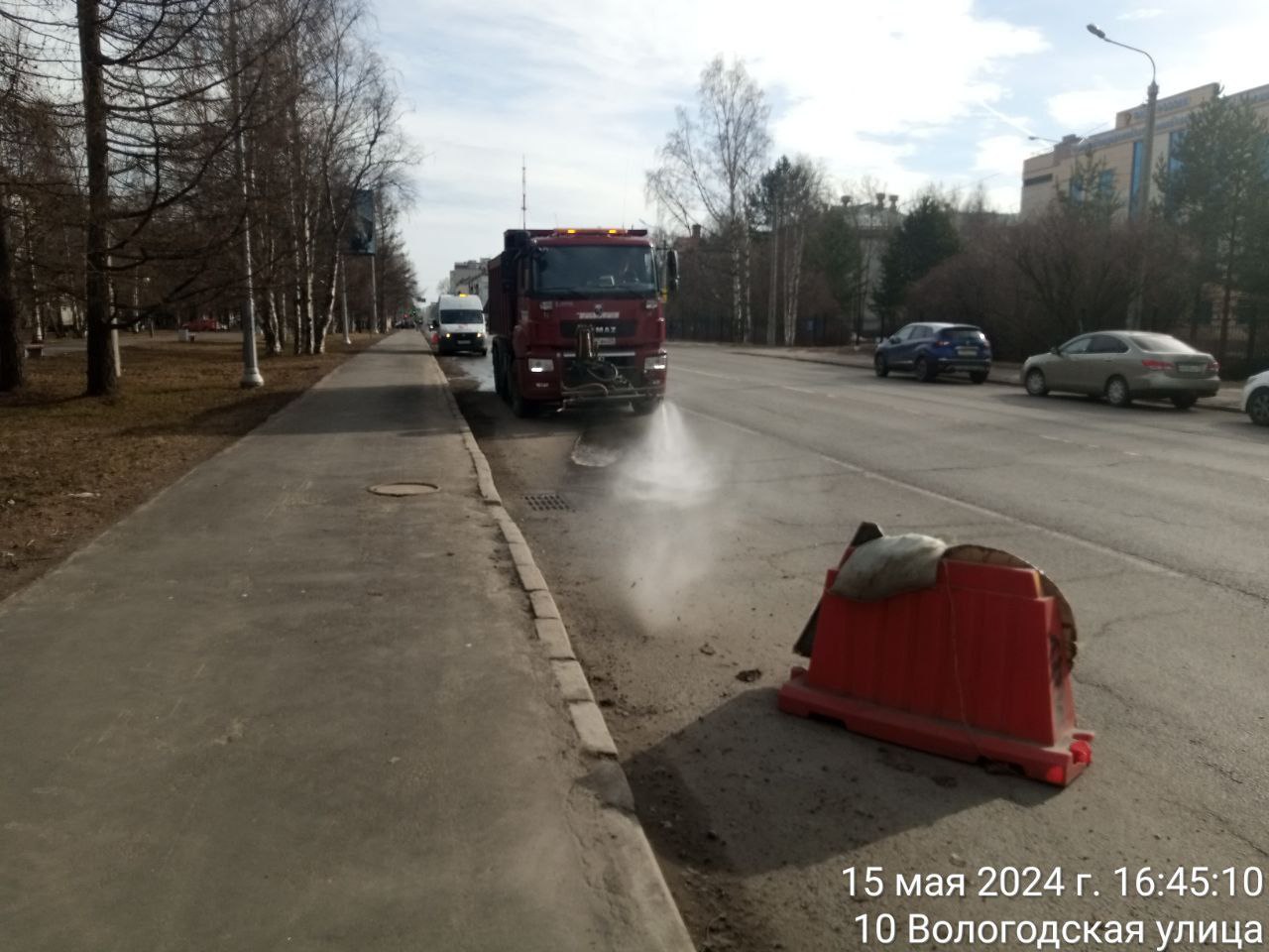 Фото и видео содержания городских улиц в дневное время.В ночную смену с 15 на 16 мая на содержании Архангельска и Северодвинс...