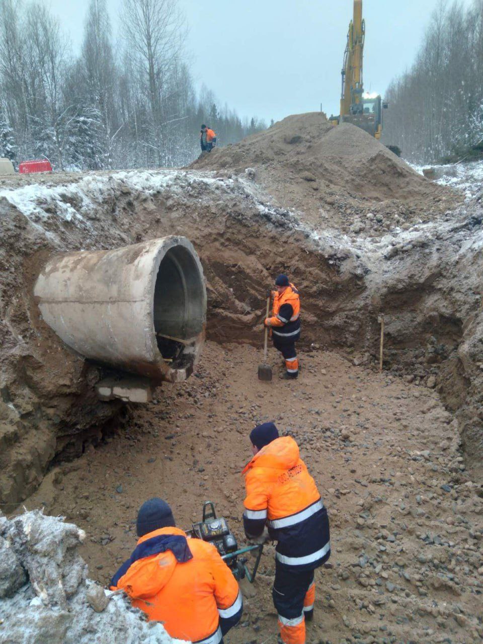 На дороге Коноша – Няндома подрядчик приступил к ремонту водопропускных трубРемонт на автодороге ведется на участке от 44-го...