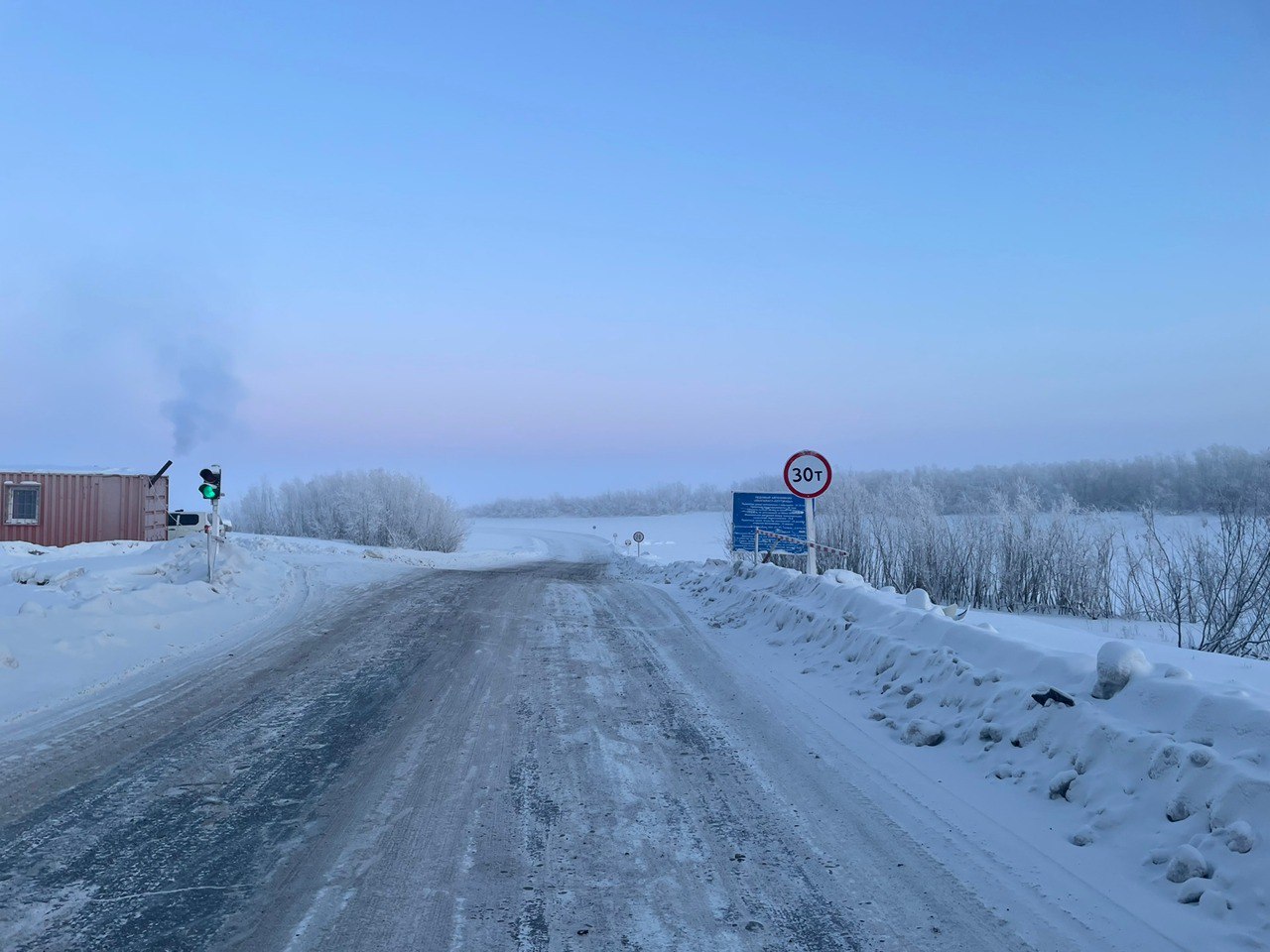 На основании акта обследования, по приказу Управтодора республики, с 17 января разрешено движение автотранспорта с общим весо...