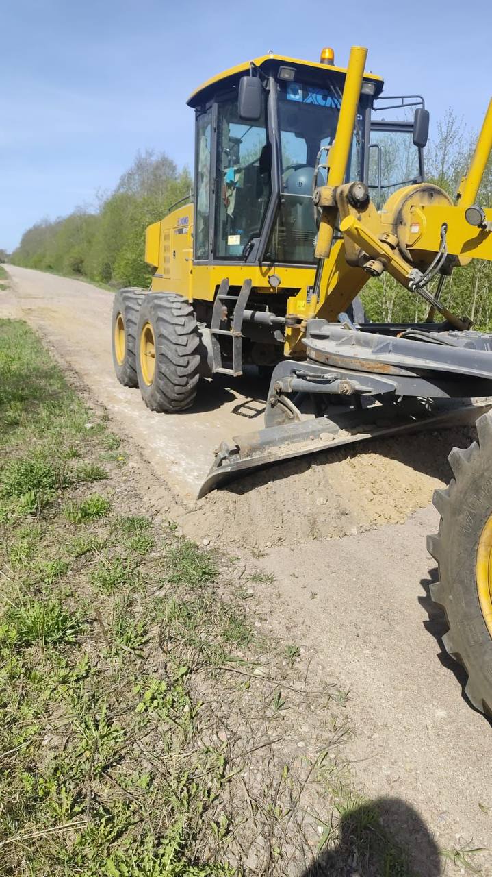 В Ленобласти наконец стало сухо и тепло, а это значит, что мы отрабатываем план профилирования грунтовых дорог во всех района...