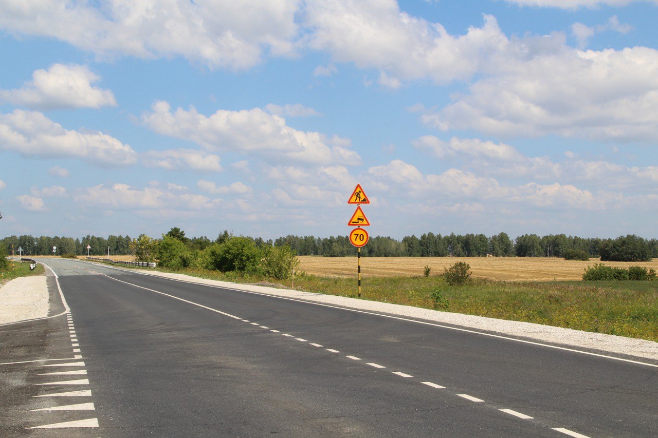 В Новосибирской области подрядчики уложили уже 1,6 млн квадратных метра верхнего слоя покрытия на объектах 2023 года. Это сос...