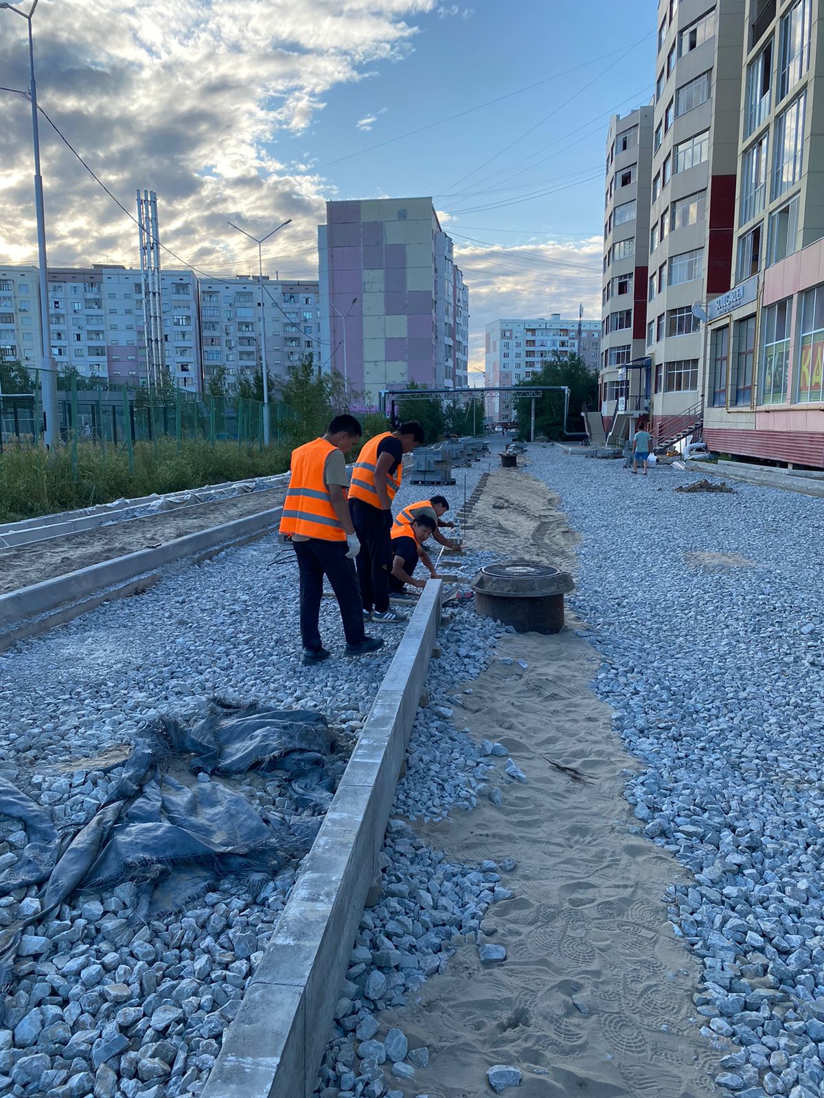 Вчера первый заместитель Минтранса Якутии Анатолий Потапов провел выездное совещание по объектам городской агломерации «город...