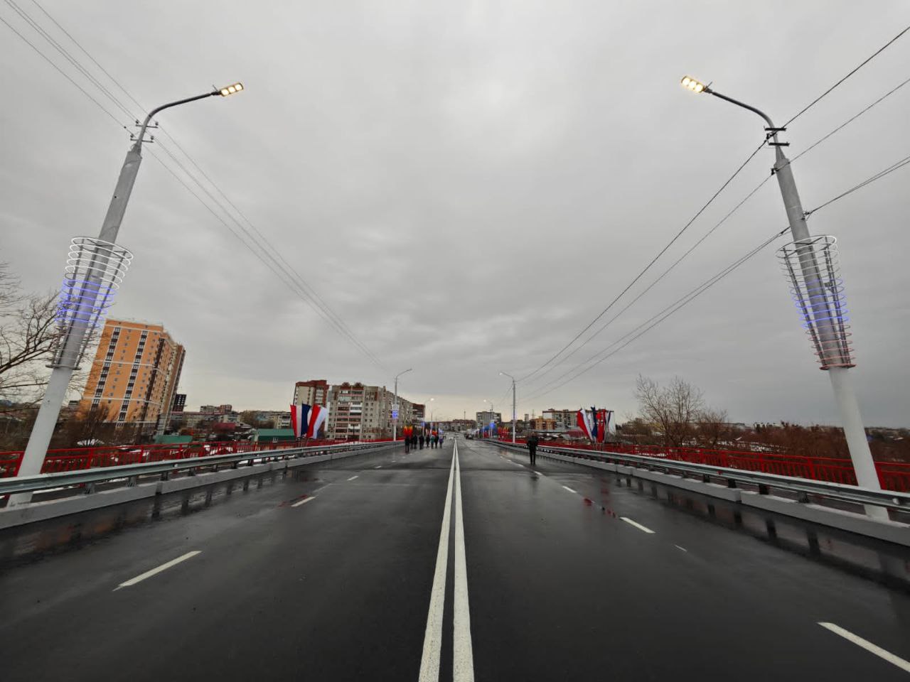 3 ноября, открыто движение по мосту на улице Бурова-Петрова в городе Кургане. Подрядная организация обеспечила досрочное заве...