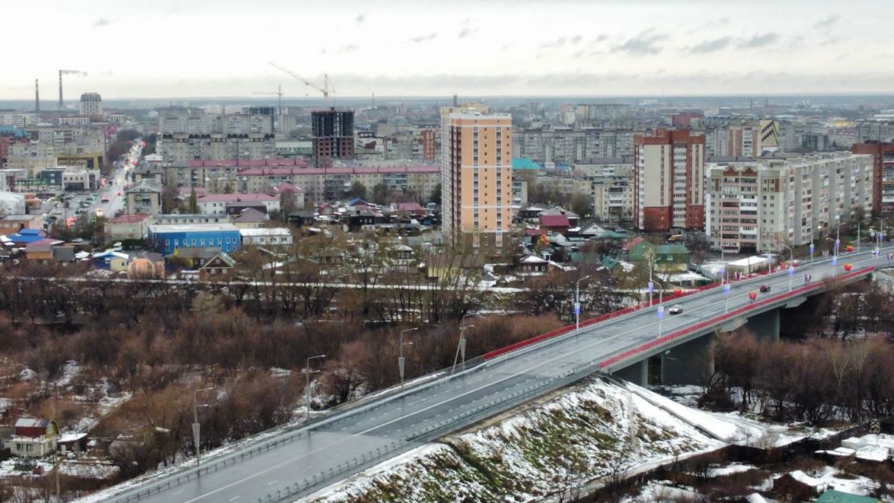 3 ноября, открыто движение по мосту на улице Бурова-Петрова в городе Кургане. Подрядная организация обеспечила досрочное заве...