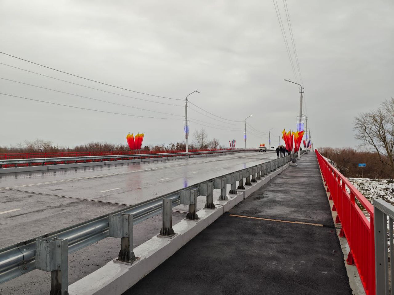 3 ноября, открыто движение по мосту на улице Бурова-Петрова в городе Кургане. Подрядная организация обеспечила досрочное заве...