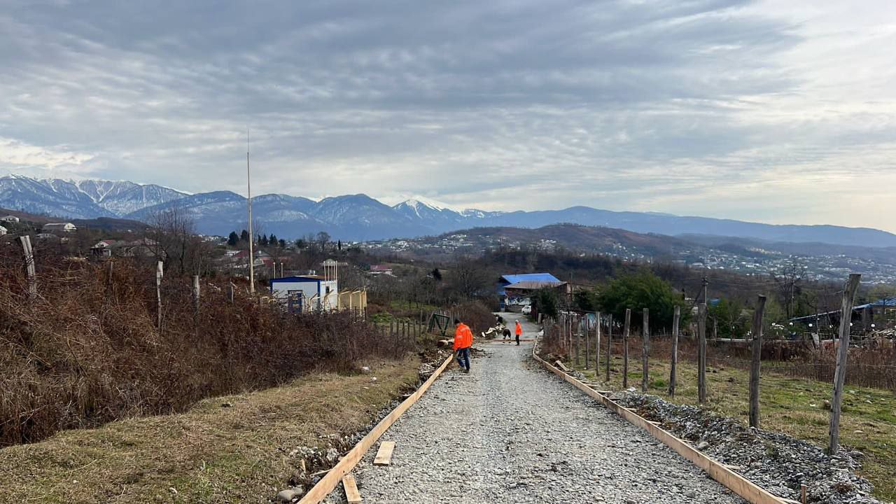 В Год транспорта и дорог одновременно ремонтируют тринадцать улиц в Сочи по национальному проекту «Безопасные качественные до...