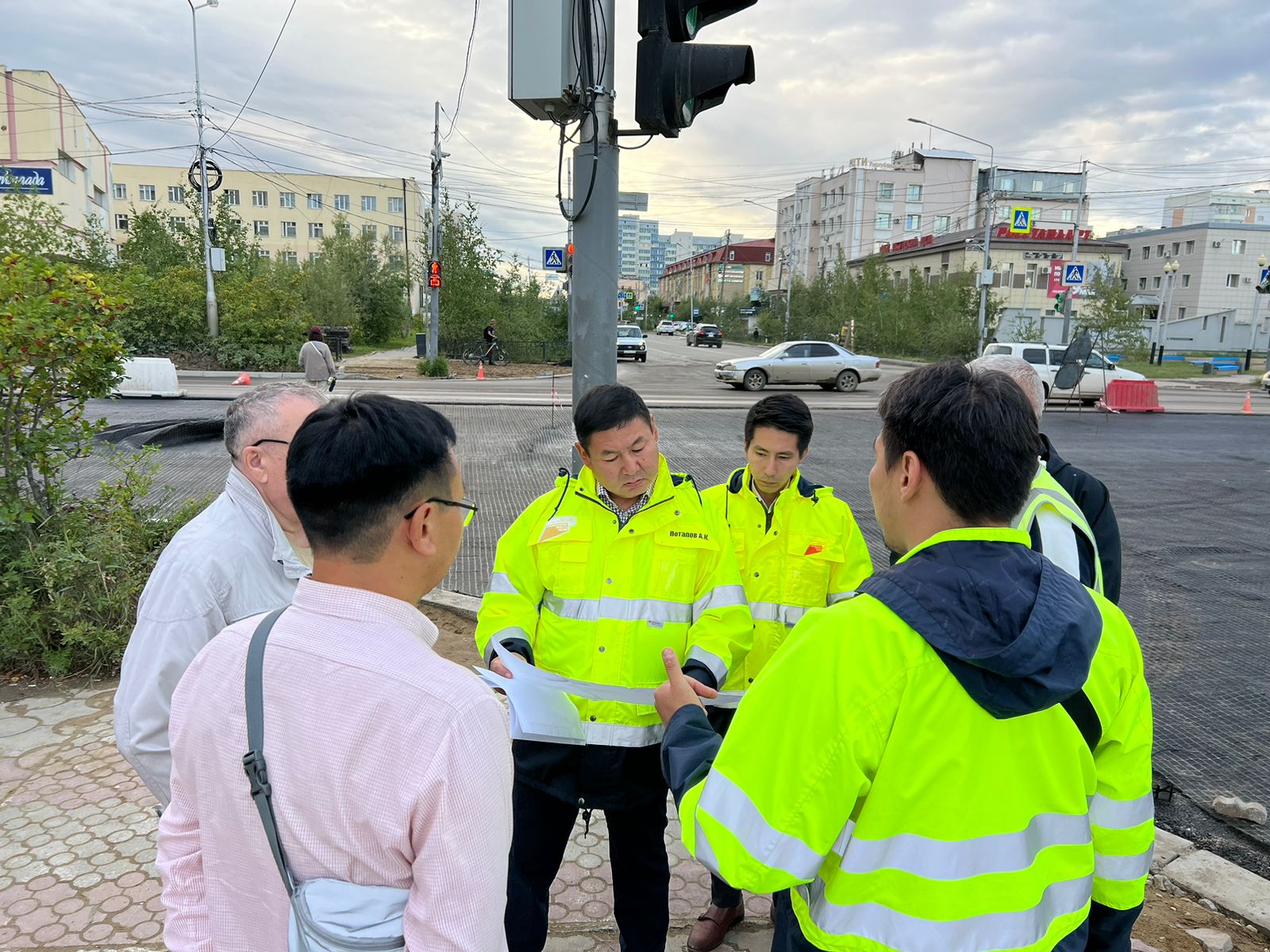 Минтранс Якутии проверил ход капремонта главного проспекта города Якутска, реализуемого при поддержке нацпроекта «Безопасные...