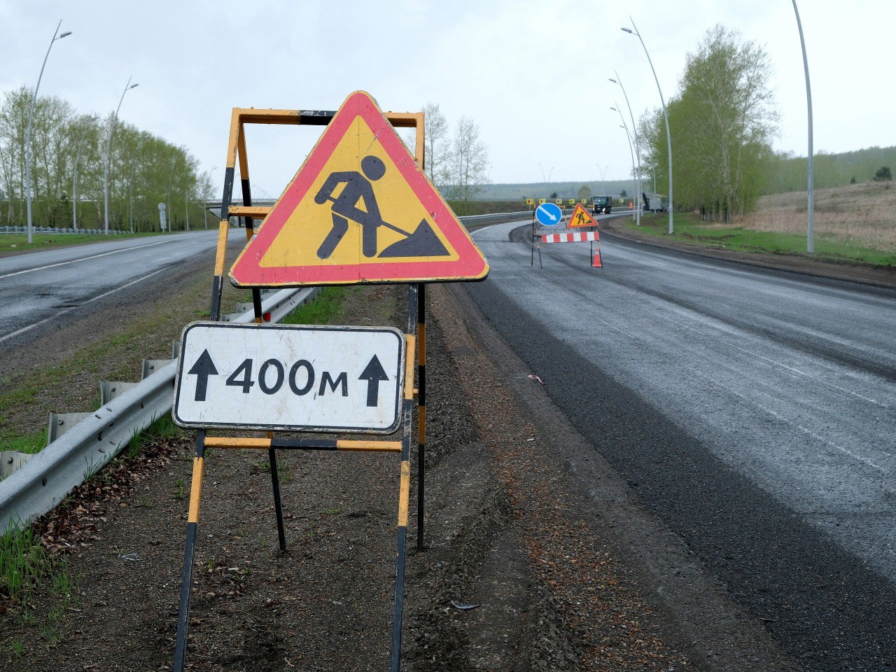 Приступили к ремонту трассы к международному аэропорту Красноярск.Благодаря нацпроекту «Безопасные качественные дороги» до ко...