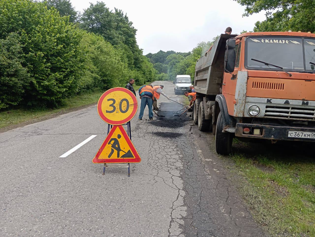Не прекращаются масштабные работы на автодорогах регионального и межмуниципального значения в рамках содержания дорог. Так до...