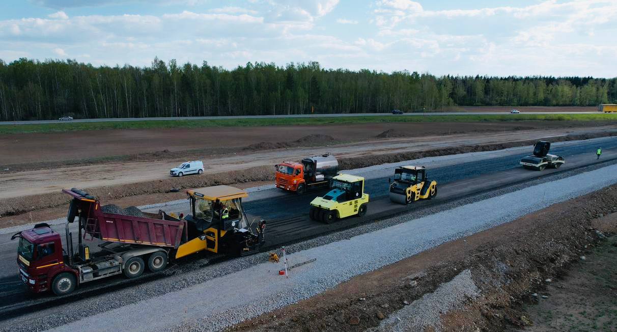 Сотрудники СУ-967 приступили к устройству слоя основания из крупнозернистой органоминеральной смеси с эмульгированным органич...