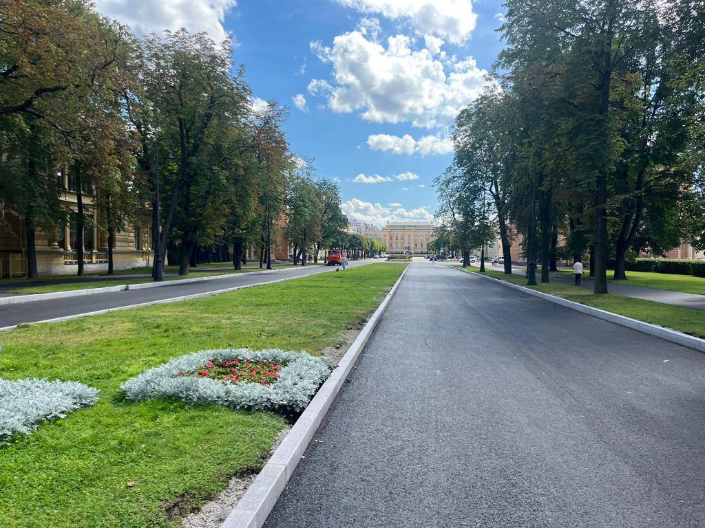 В Центральном районе обновили дорогу к Михайловскому замкуВ нормативное состояние приведена Кленовая улица, которая является...