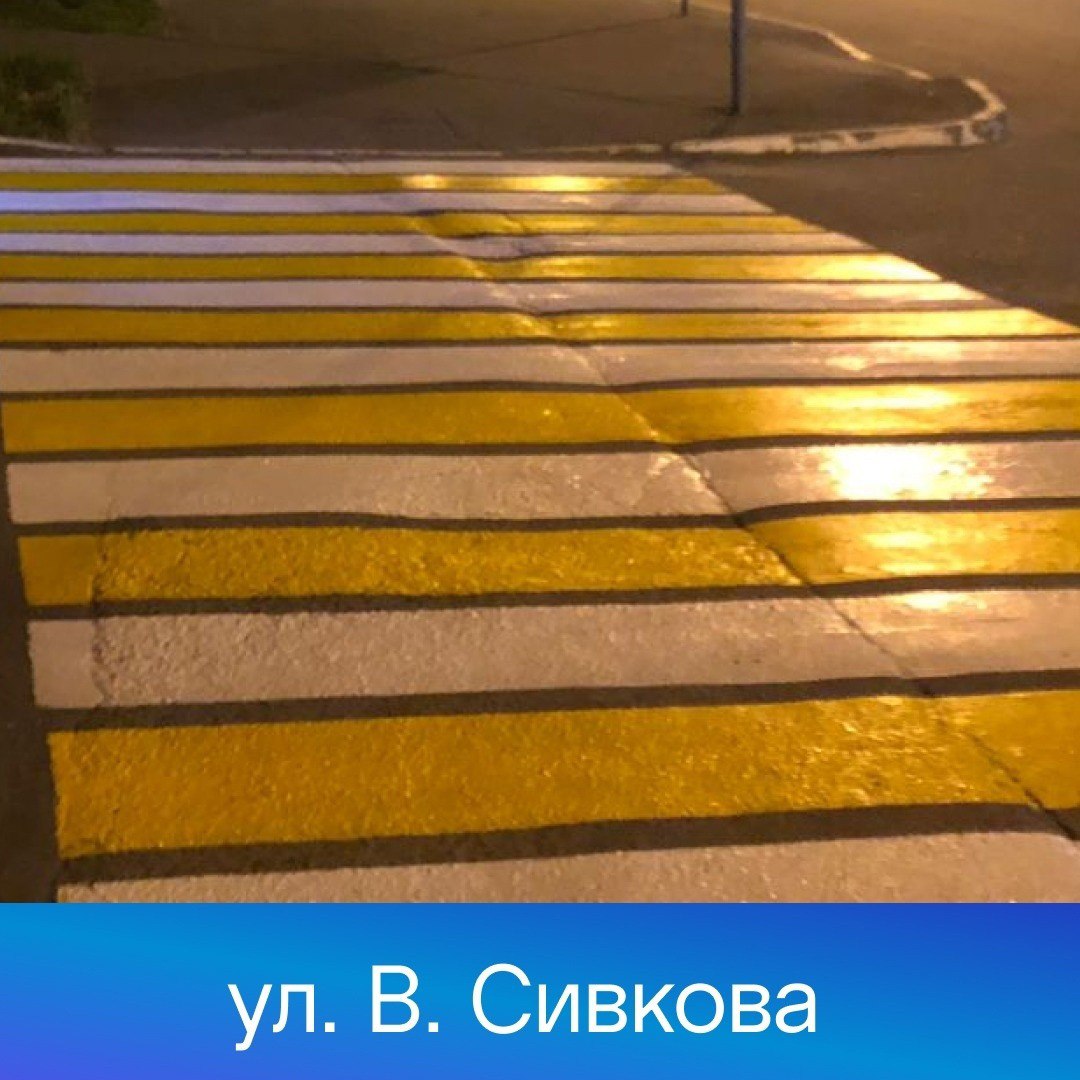На дорогах Ижевска продолжается нанесение дорожной разметки. В работе подрядчики используют как краску, так и термопластик. Н...