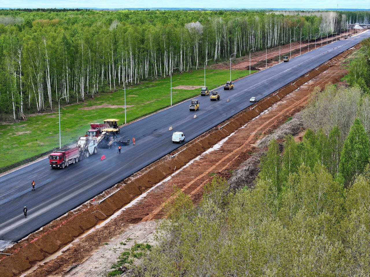 Полным ходом ведутся строительно-монтажные работы на 65-километровом обходе пяти населенных пунктов автомобильной дороги М-7...