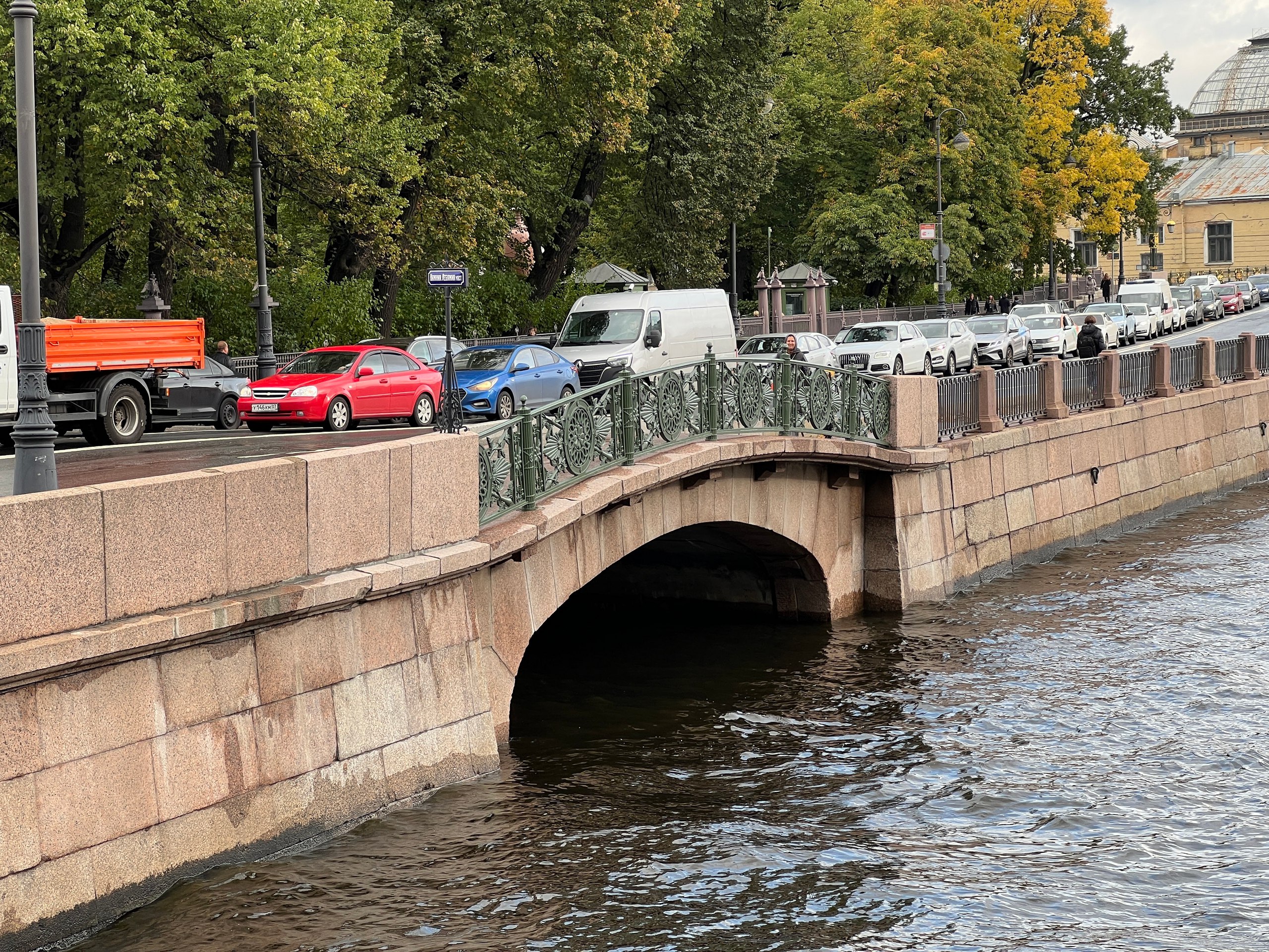 Специалисты СПб ГБУ «Мостотрест» завершили работы на Нижнем Лебяжьем мосту через Лебяжью канавку. Переправа, которая является...