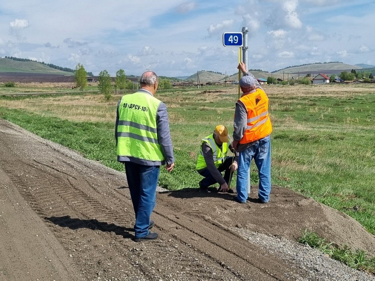 В Курагинском районе завершился ремонт дороги Курагино – Средняя Салба.Работы прошли на участке с 41 по 49 км в рамках нацпро...