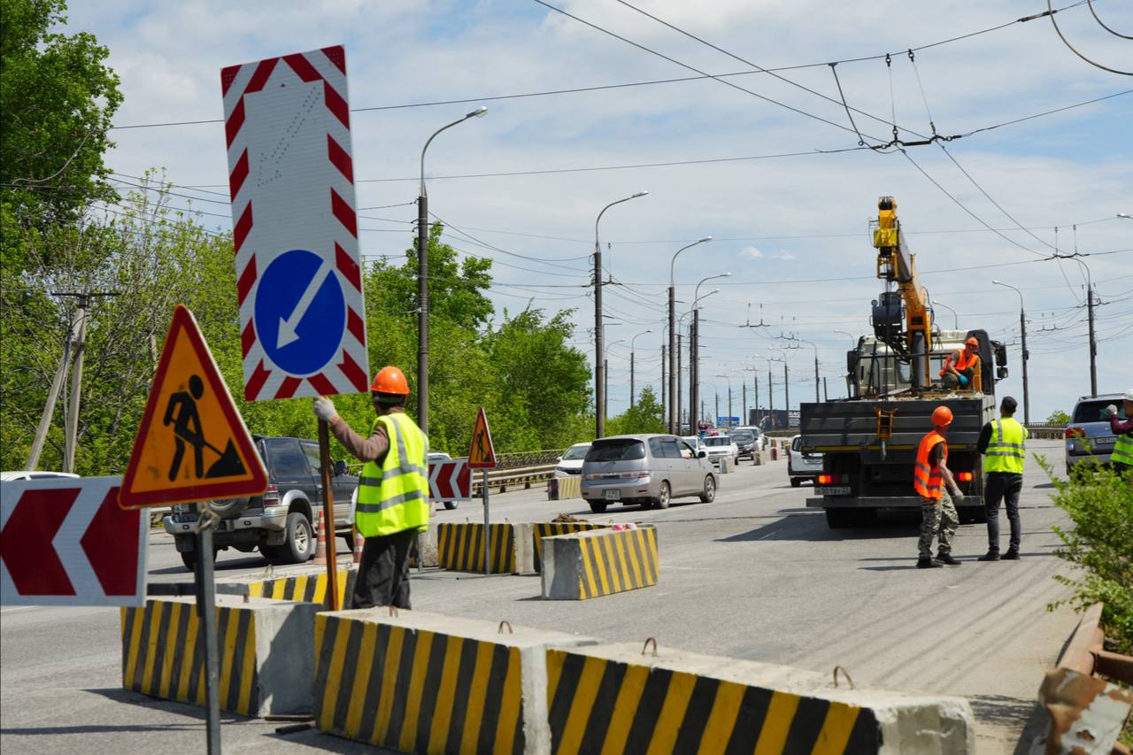 Сегодня провёл внеплановый объезд по Хабаровску. В том числе проинспектировал проблемные участки автодорог: путепровод «Ул. Л...