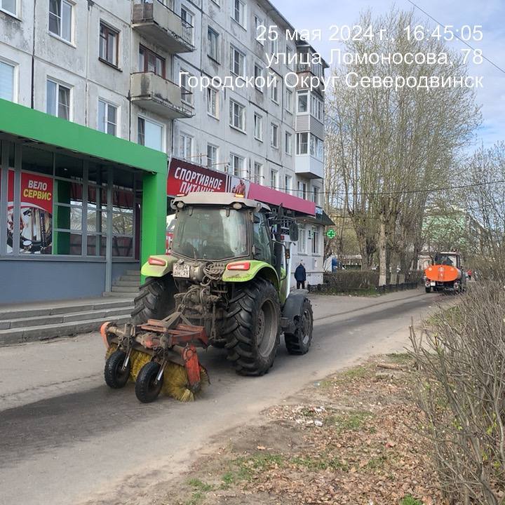 Продолжаем безостановочно и круглосуточно выполнять комплекс работ по содержанию городских территорий.На фото содержание горо...