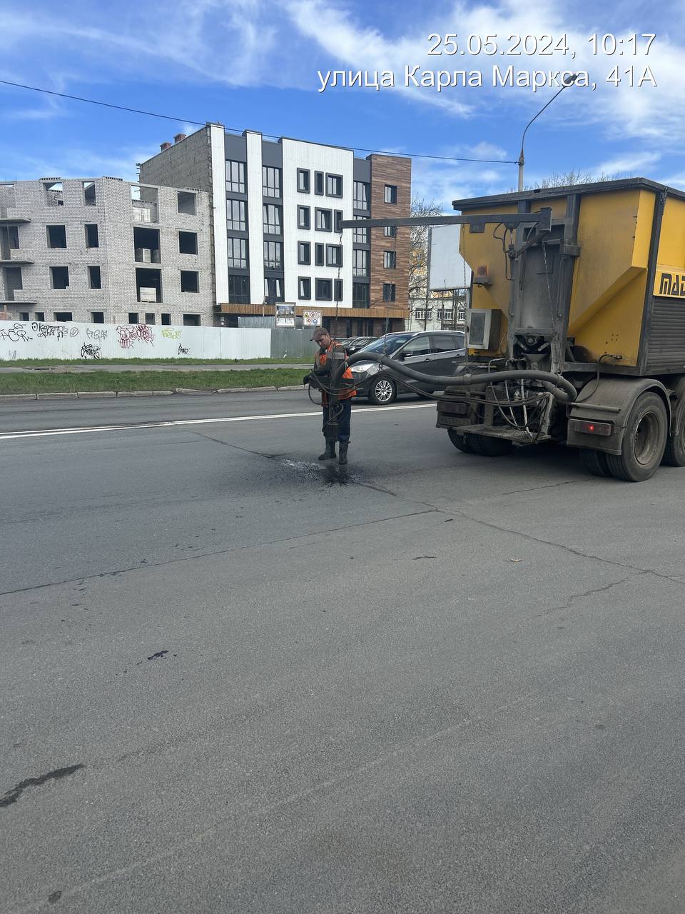 Продолжаем безостановочно и круглосуточно выполнять комплекс работ по содержанию городских территорий.На фото содержание горо...