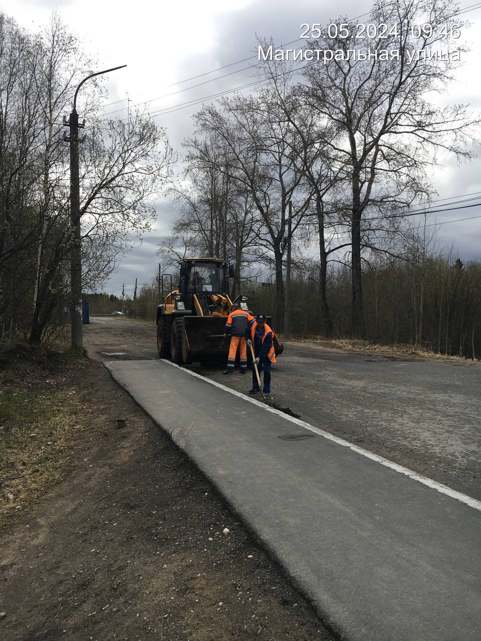 Продолжаем безостановочно и круглосуточно выполнять комплекс работ по содержанию городских территорий.На фото содержание горо...