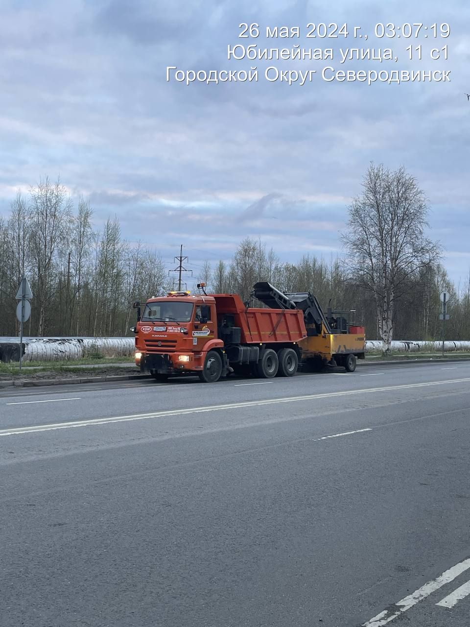 Продолжаем безостановочно и круглосуточно выполнять комплекс работ по содержанию городских территорий.На фото содержание горо...