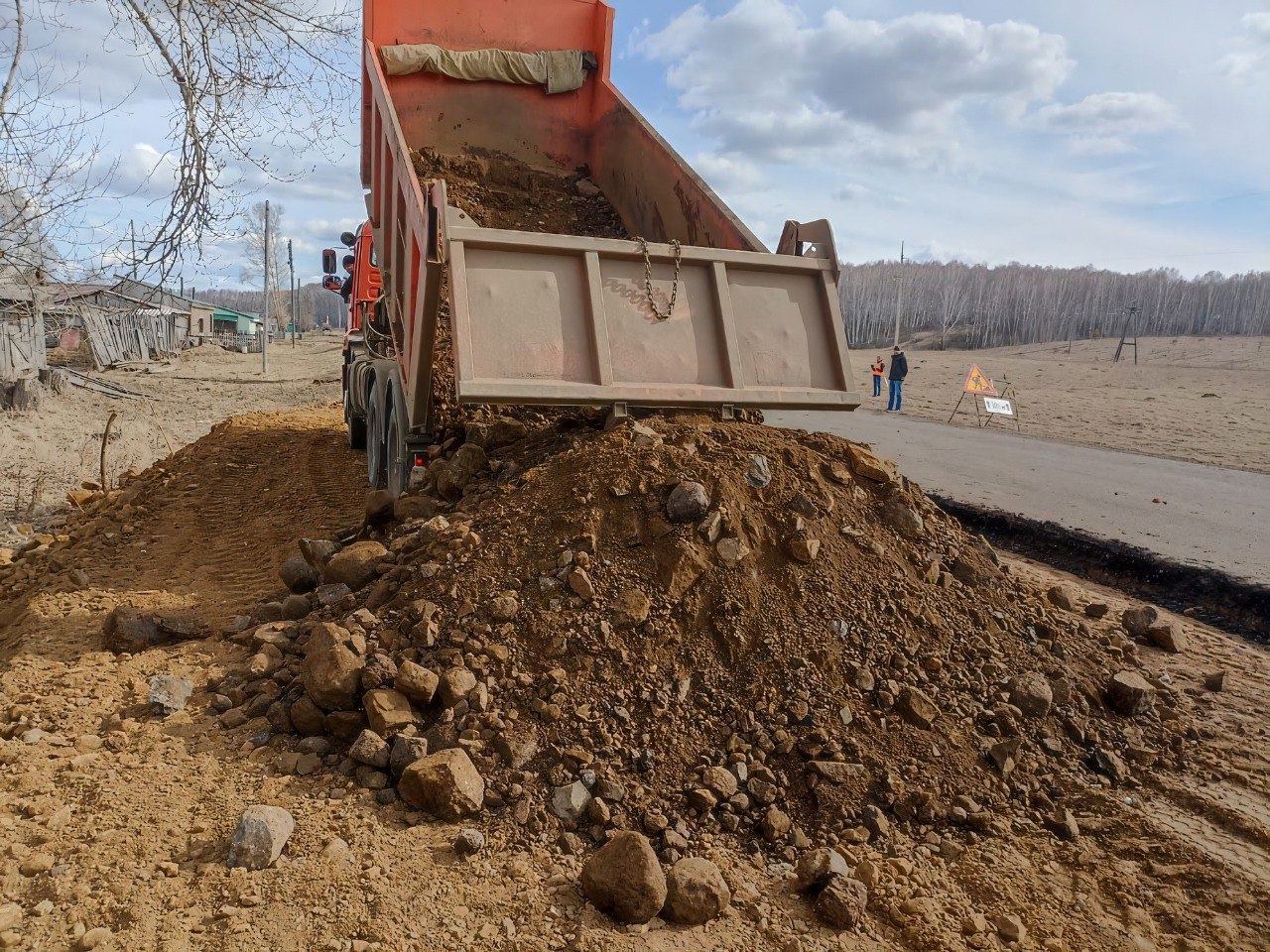 В Канском районе отремонтированы ещё две дороги.Завершился ремонт дорог Большая Уря – Малая Уря и Анцирь – Мокруша – Георгиев...