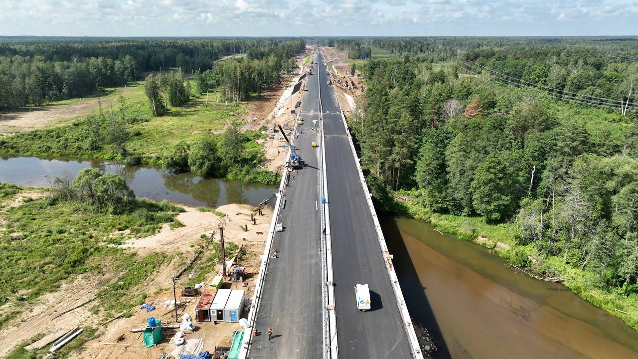 Одновременно с завершением надвижки самого длинного на трассе М-12 «Восток» моста через Волгу стартовали испытания уже готовы...