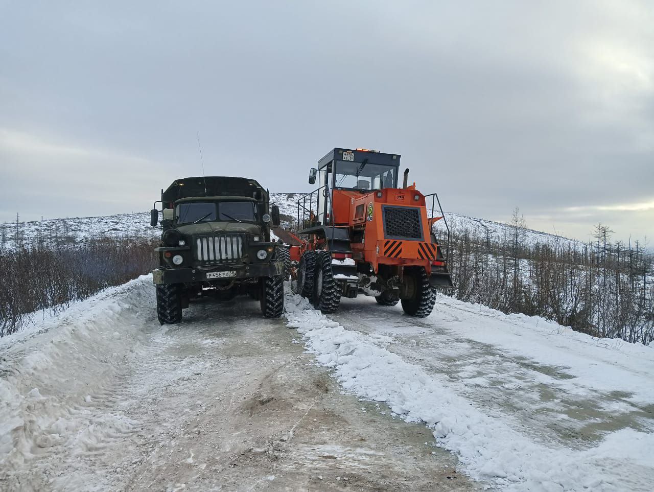 Зимнее содержание автодорог Бодайбинского района в самом разгареВысота снежного покрова на севере Иркутской области достигает...