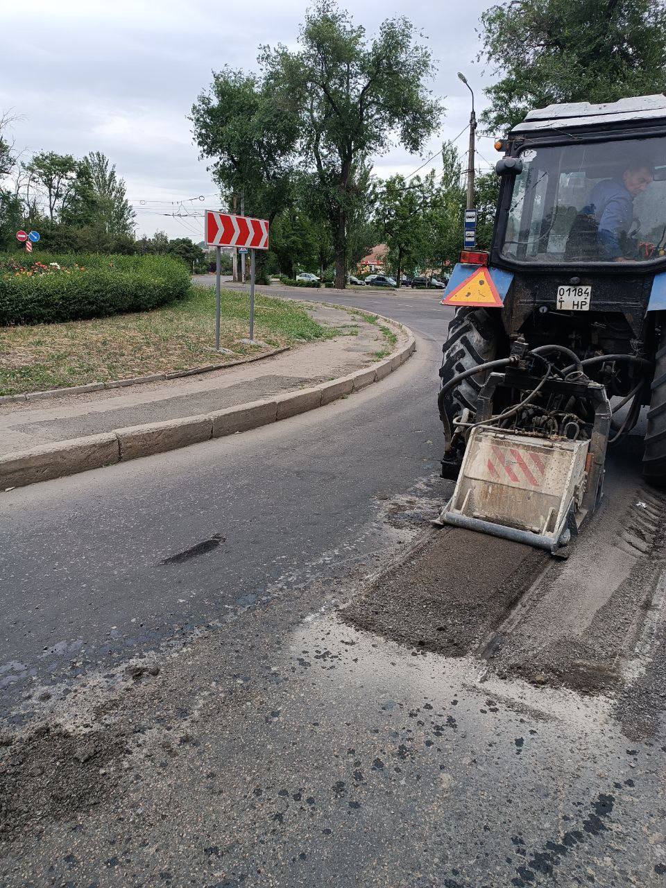 Выполняем текущий ремонт дорог по улицам Горновой, 9-го Января и Стадионной в Куйбышевском районе