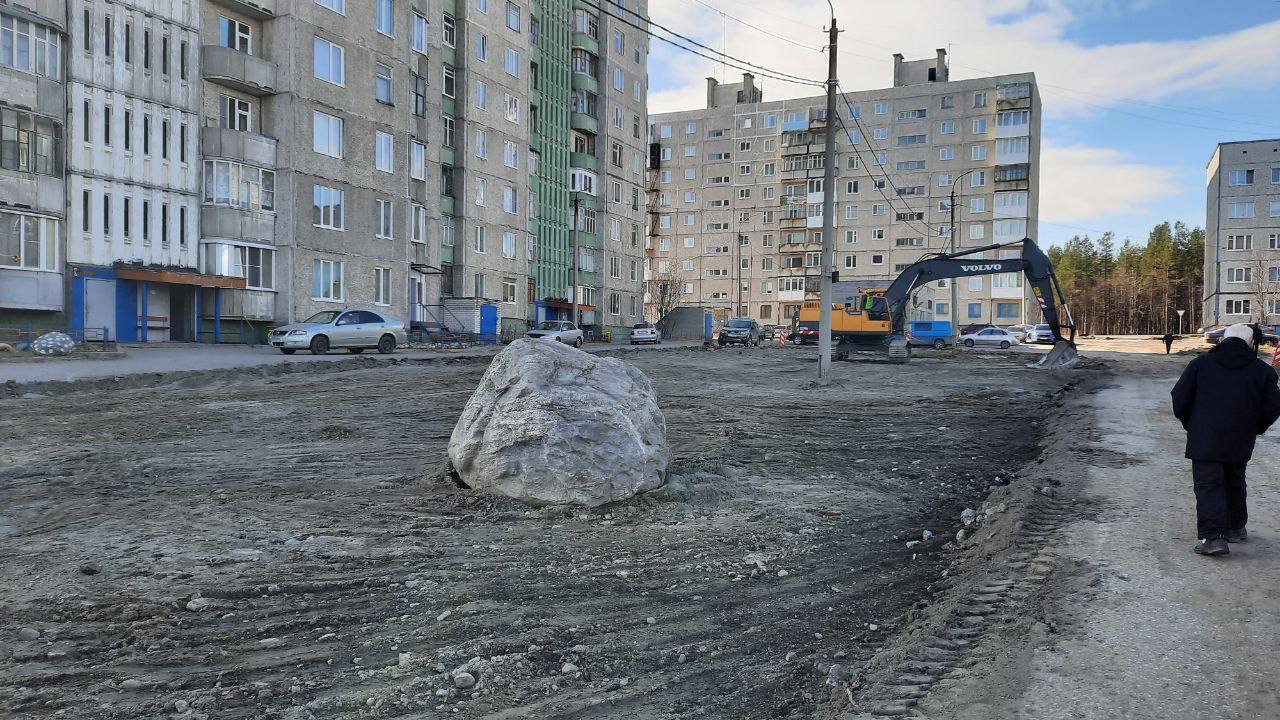 План «На Севере – жить»В Оленегорске началась дорожная кампания. Участок ремонта - проезд от улицы Южная, д.3, корпус 4 до Мо...