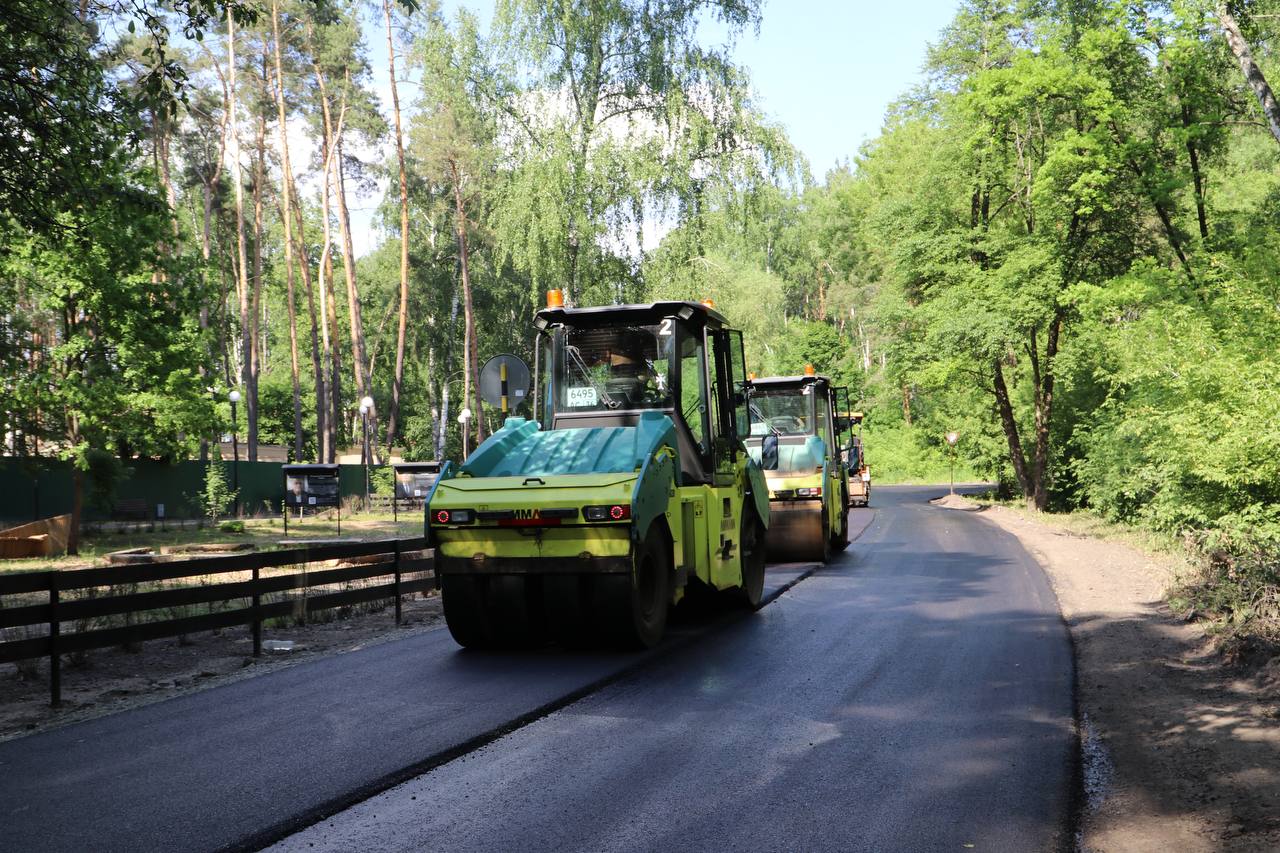 В областном центре ведется ремонт автомобильной дороги на улице Парк СолянкаБлагодаря национальному проекту «Безопасные качес...