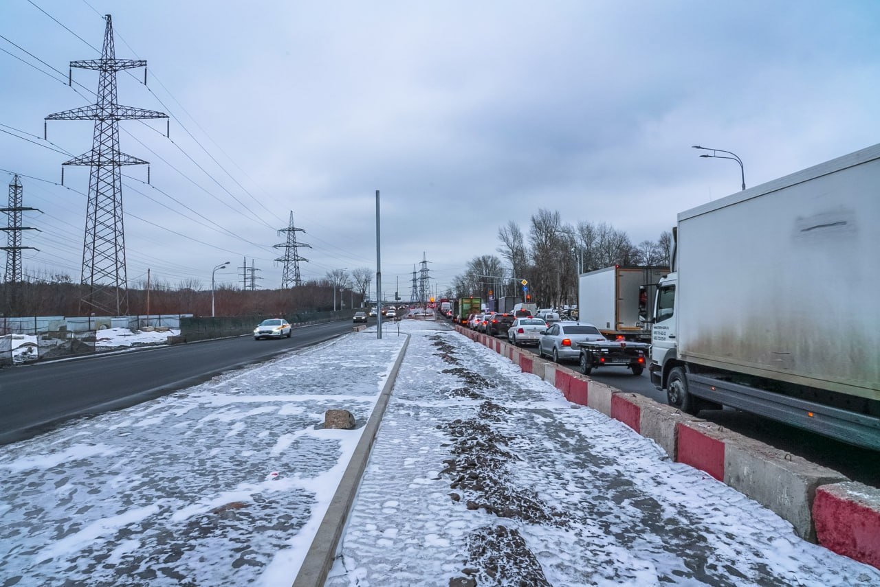 А знаете ли вы, что первая автобусная остановка была установлена в Англии в 1890 году? Это была простейшая конструкция из бет...